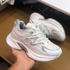 خرید اینترنتی کفش نیوبالانس 770زنانه رنگ سفید طوسی