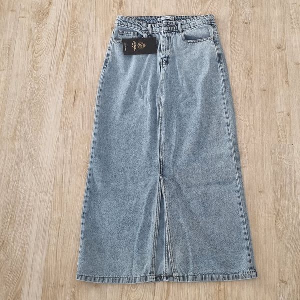 دامن جین زنانه بلند و چاکدار قد 85 و 88 انتخاب عالی برای خانم های خوش پوش