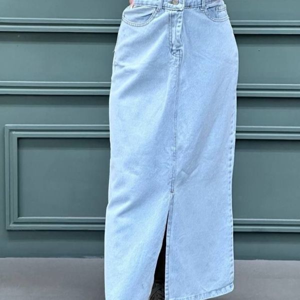 دامن جین زنانه بلند و چاکدار قد 85 و 88 انتخاب عالی برای خانم های خوش پوش