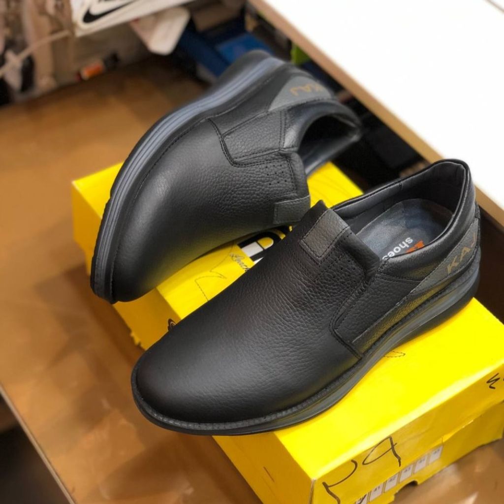 خرید اینترنتی کفش چرم مردانه طبی بی بند مدل اسکار مشکی