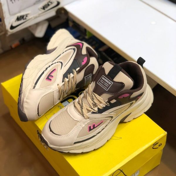 کفش طرح واریون زنانه رنگ کرم