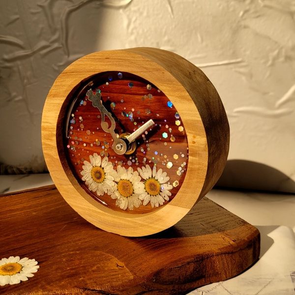 ساعت رومیزی چوب و رزین