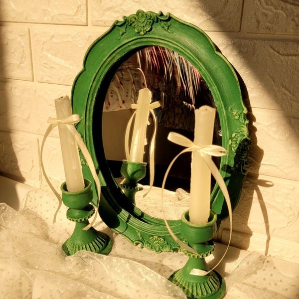 آینه و شمعدان سبز