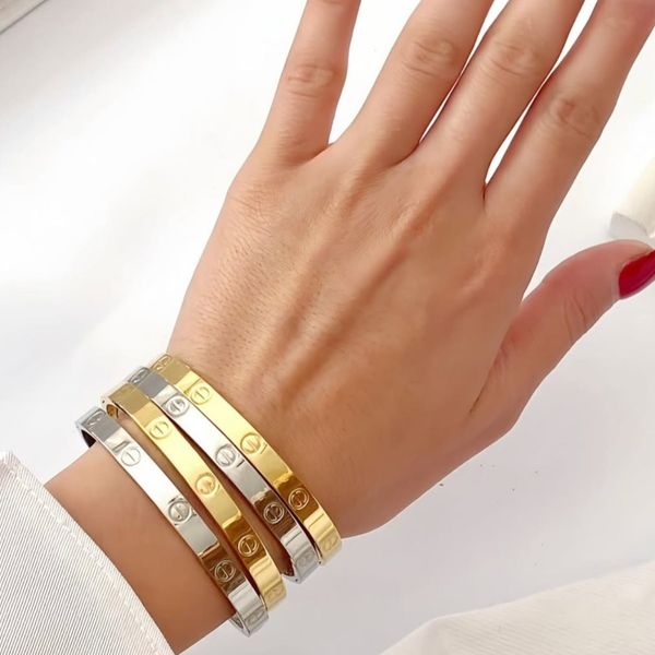 بنگل النگویی استیل کارتیه آبکاری نقره ای و طلایی