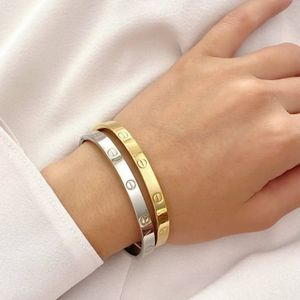 بنگل النگویی استیل کارتیه آبکاری نقره ای و طلایی