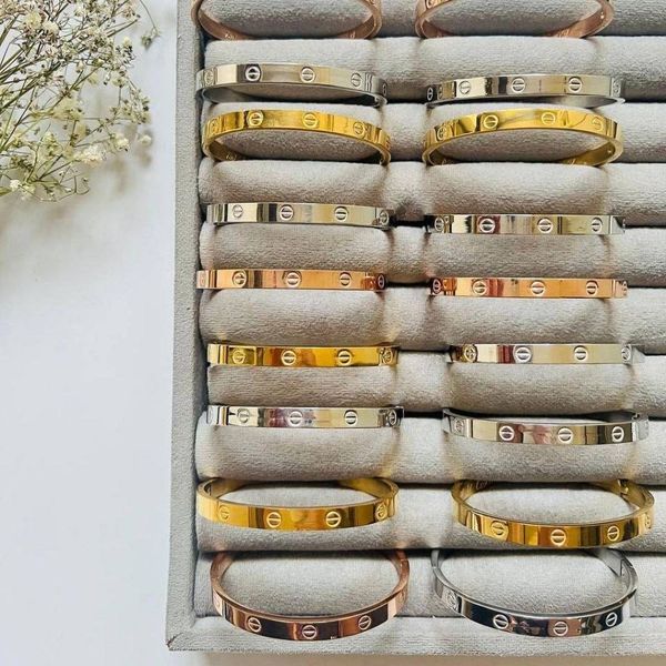 بنگل النگویی استیل کارتیه آبکاری نقره ای و طلایی