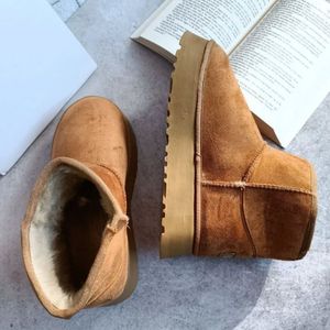 فروش اینترنتی نیم بوت شیک زنانه