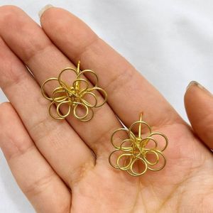 گوشواره میخی گل مفتولی هانا