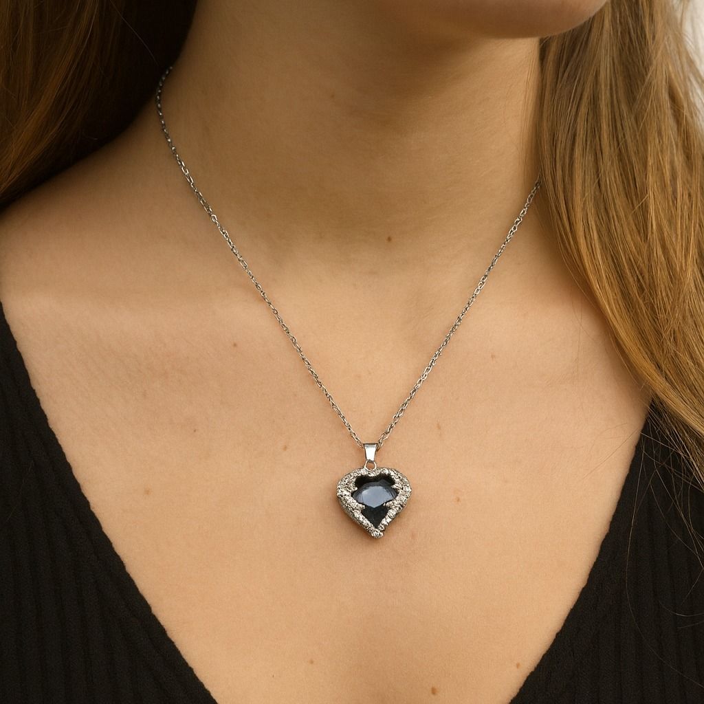 خرید انلاین گردنبند استیل زنانه طرح گل صورتی و قلب مشکی