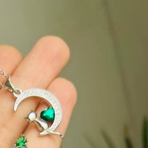 خرید انلاین گردنبند استیل زنانه طرح گل صورتی و قلب مشکی