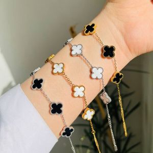 دستبند استیل زنانه ونکلیف چند گل