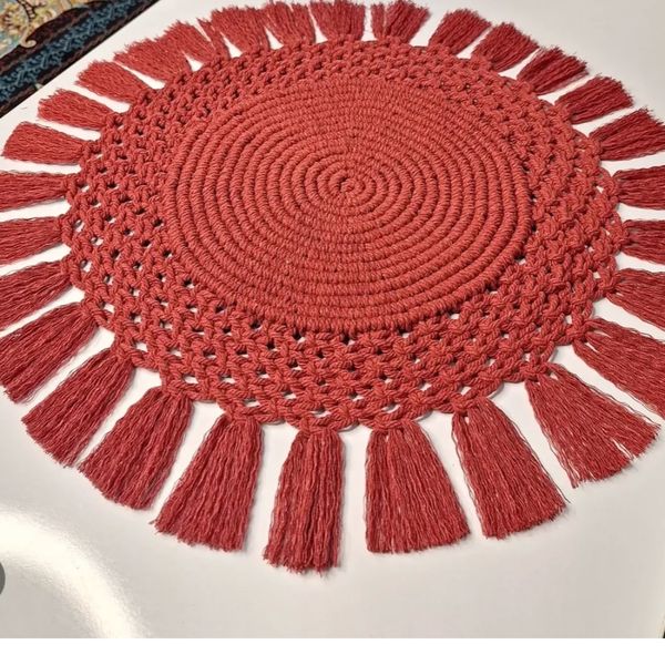 رومیزی‌گرد مکرومه بافی مدل انا