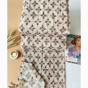 شال طرحدار نخی کرم رنگ