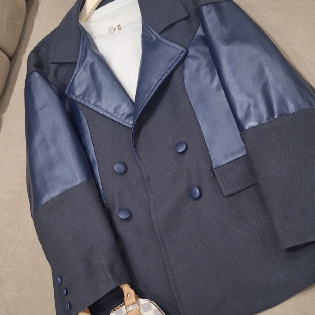 مشخصات کت آستردار چرم پاییزه رنگ فیلی ( تناژ سرمه ای)