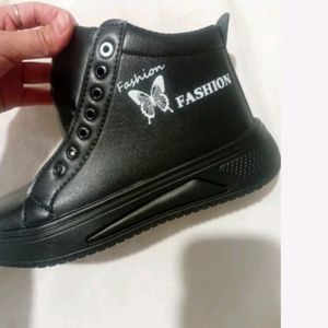 فروش اینترنتی نیم بوت زنانه طرح پروانه