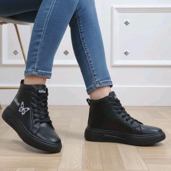 نیم بوت زنانه طرح پروانه