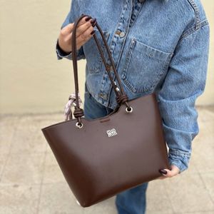 خرید اینترنتی کیف دوشی زنانه و دخترانه مدل کیلتو پروانه