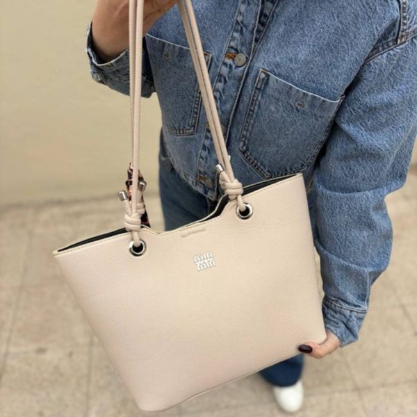 کیف دوشی زنانه و دخترانه مدل کیلتو پروانه