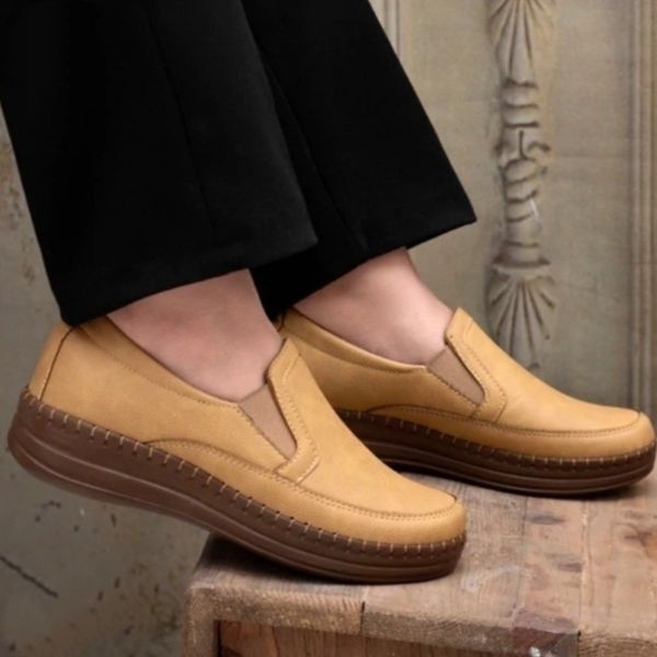 کفش زنانه مدل گلبهار کفی طبی و خارپاشنه رنگ کرم