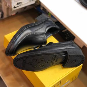 مشخصات کفش چرم مردانه مجلسی صافتی مشکی برند رخشی