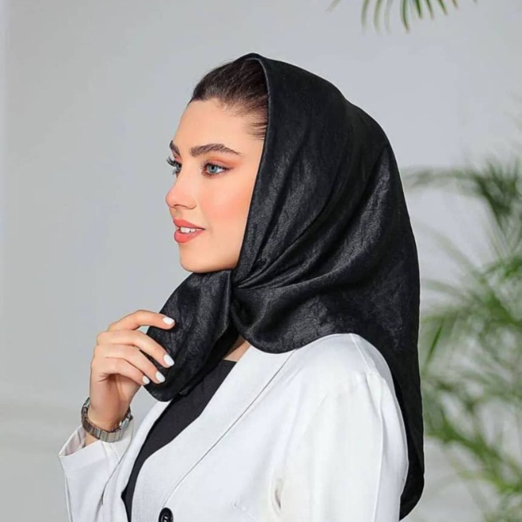 فروش اینترنتی مینی اسکارف کوپرا مشکی قواره 75 با ارسال رایگان
