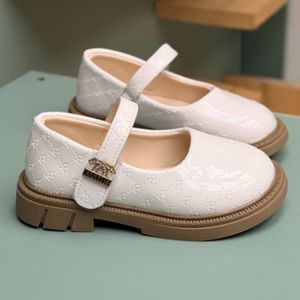 مشخصات کفش دخترانه عروسکی طرح پاریس از Hartal کد 4082601