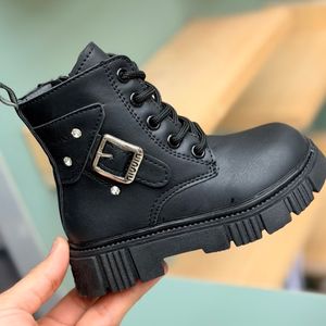 خرید اینترنتی قیمت بوت بچگانه طرح سگک نگین از Toobaco کد 4082602