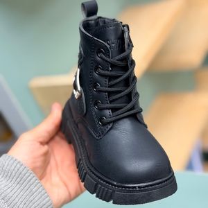 خرید اینترنتی قیمت بوت بچگانه طرح سگک نگین از Toobaco کد 4082602