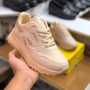 خرید انلاین کفش چرم زنانه اسپرت مدل ریبوک کرم قهوه ای