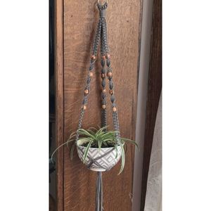 اویز گلدان مکرومه طرح شاهان