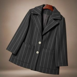 مانتو شکت فوتر زنانه دیپلمات دو جیب مدل زمرد