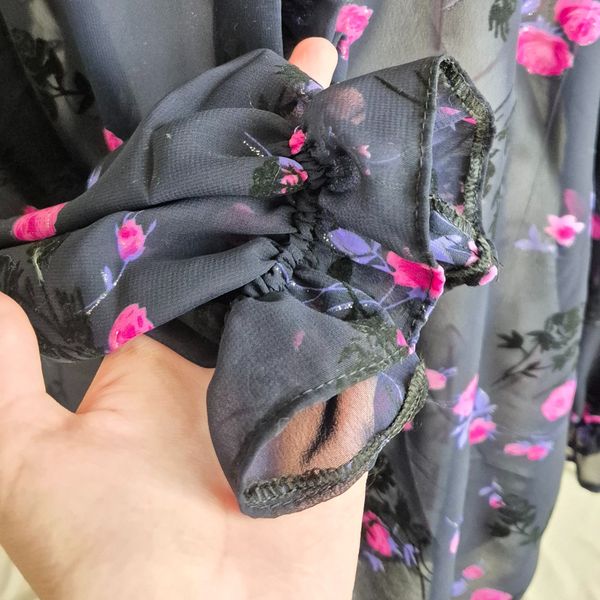 شومیز زنانه مشکی گلدار گل مخملی حریر در سه رنگ بنفش صورتی، قرمز، نارنجی