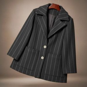 مانتو فوتر زنانه دیپلمات دو جیب مدل زمرد