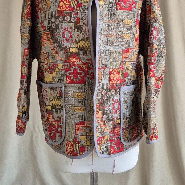 کراپ کت زنانه پاییزه پایزه ژاکارد لمه طلایی قرمز توسی