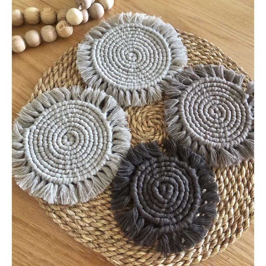 خرید انلاین زیرلیوانی مکرومه طرح فانوس