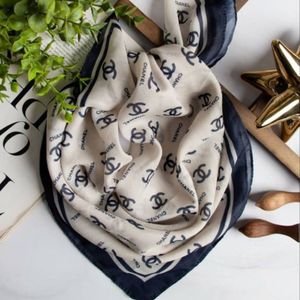 مینی اسکارف نخی طرح شنل سرمه ای قواره 75