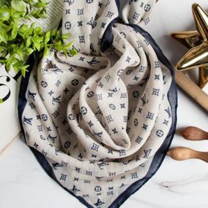 مینی اسکارف نخی سرمه‌ای طرح LV