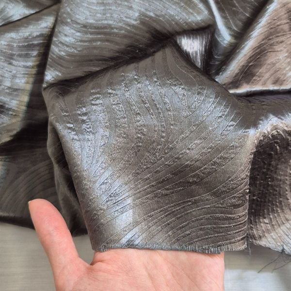 قواره پارچه ساتن طرح موج نوک مدادی زغالی