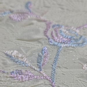 قیمت ارزان قواره حریر لیمویی پفکی گل دار خامه دوزی شده صورتی بنفش آبی اکلیل دار