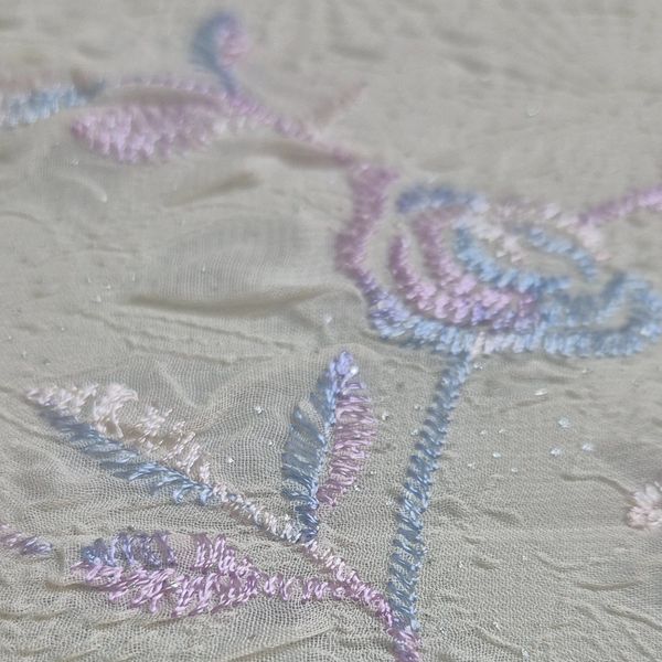 قواره پارچه حریر لیمویی پفکی گل دار خامه دوزی شده صورتی بنفش آبی اکلیل دار