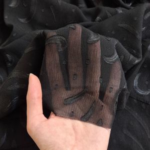 مشخصات قواره پارچه کریشه طرح دار مشکی