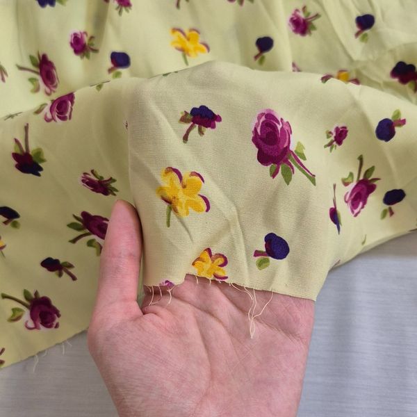 قواره پارچه کرپ نخی لیمویی زرد گل دار