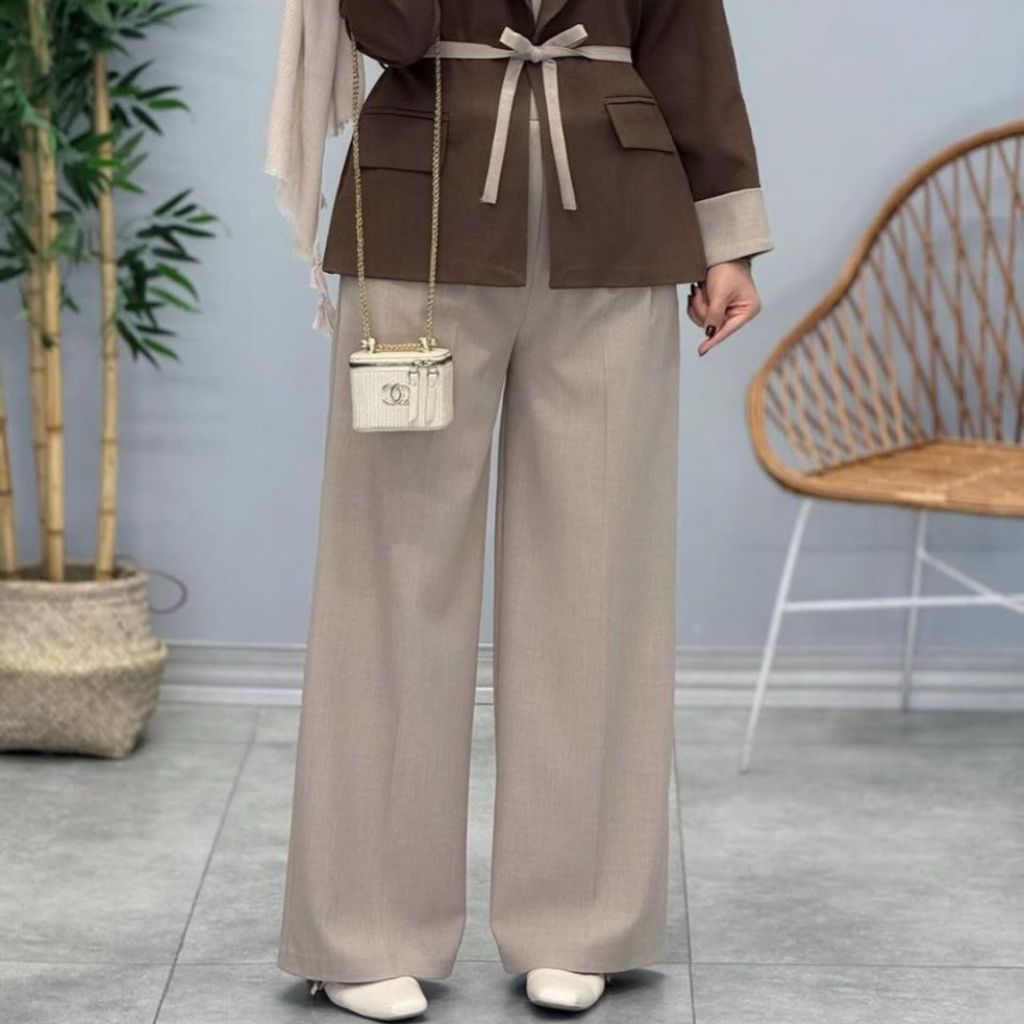 مشخصات کت و شلوار بزقان مدل آوا