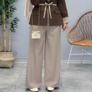 مشخصات کت و شلوار بزقان مدل آوا