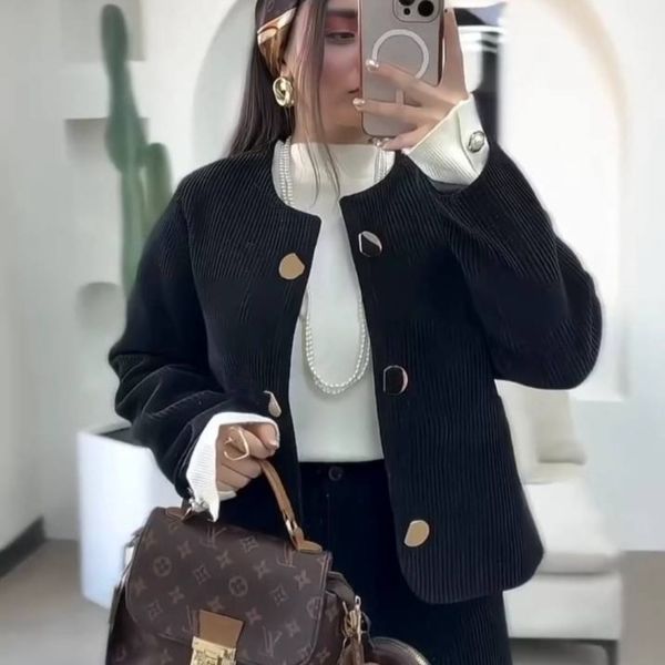 کت و شلوار مخمل بیسکویتی