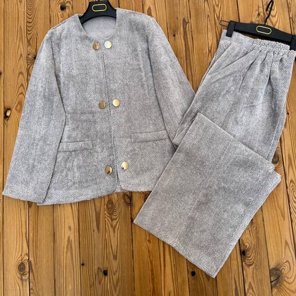 کت و شلوار مخمل بیسکویتی