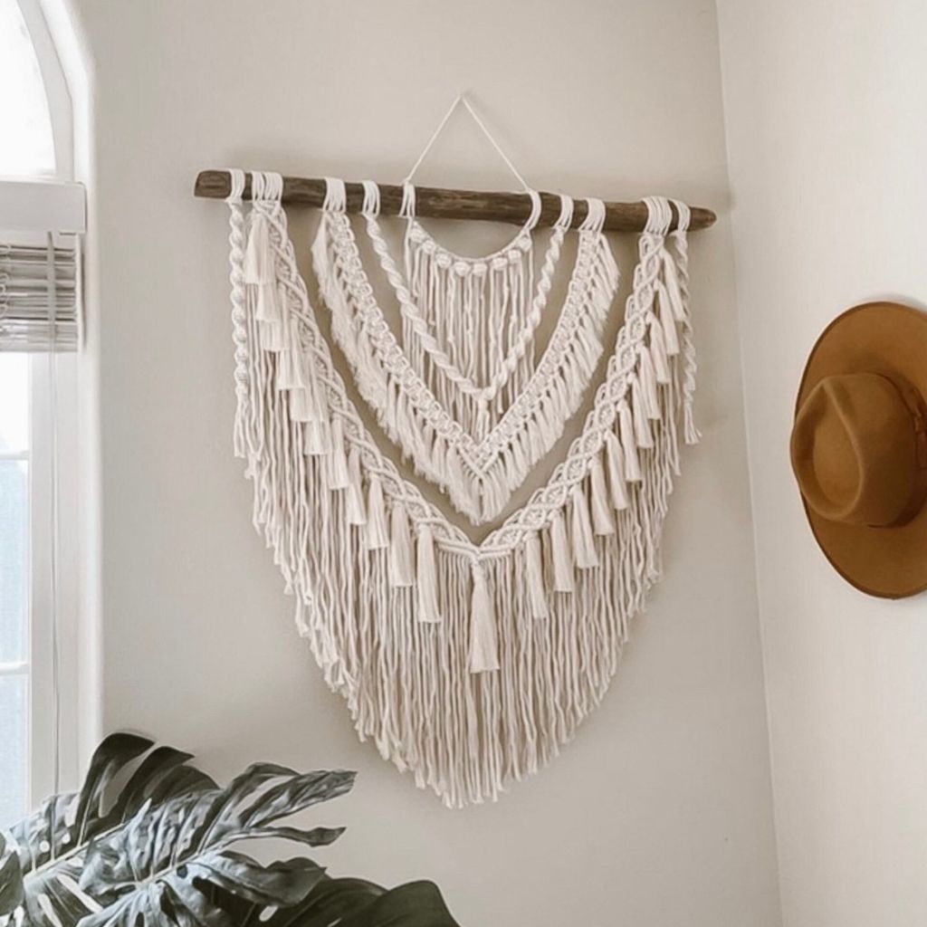 فروش اینترنتی آویز مکرومه با چوب طبیعی طرح هرمس