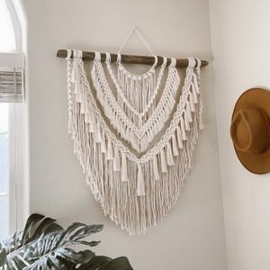 آویز مکرومه با چوب طبیعی طرح هرمس