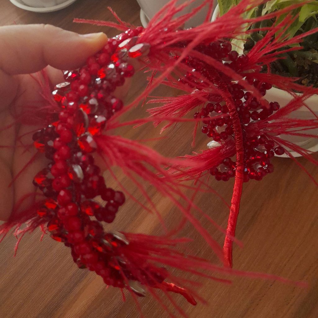 فروش اینترنتی تاج یلدایی قرمز پر دار