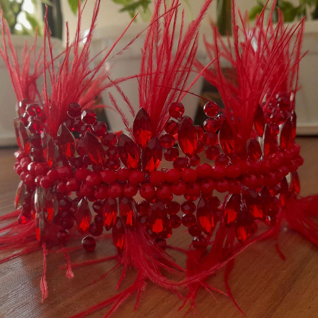 خرید انلاین تاج یلدایی قرمز پر دار